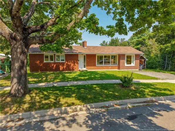 347 Massey St, Fredericton, NB E3B 2Z7