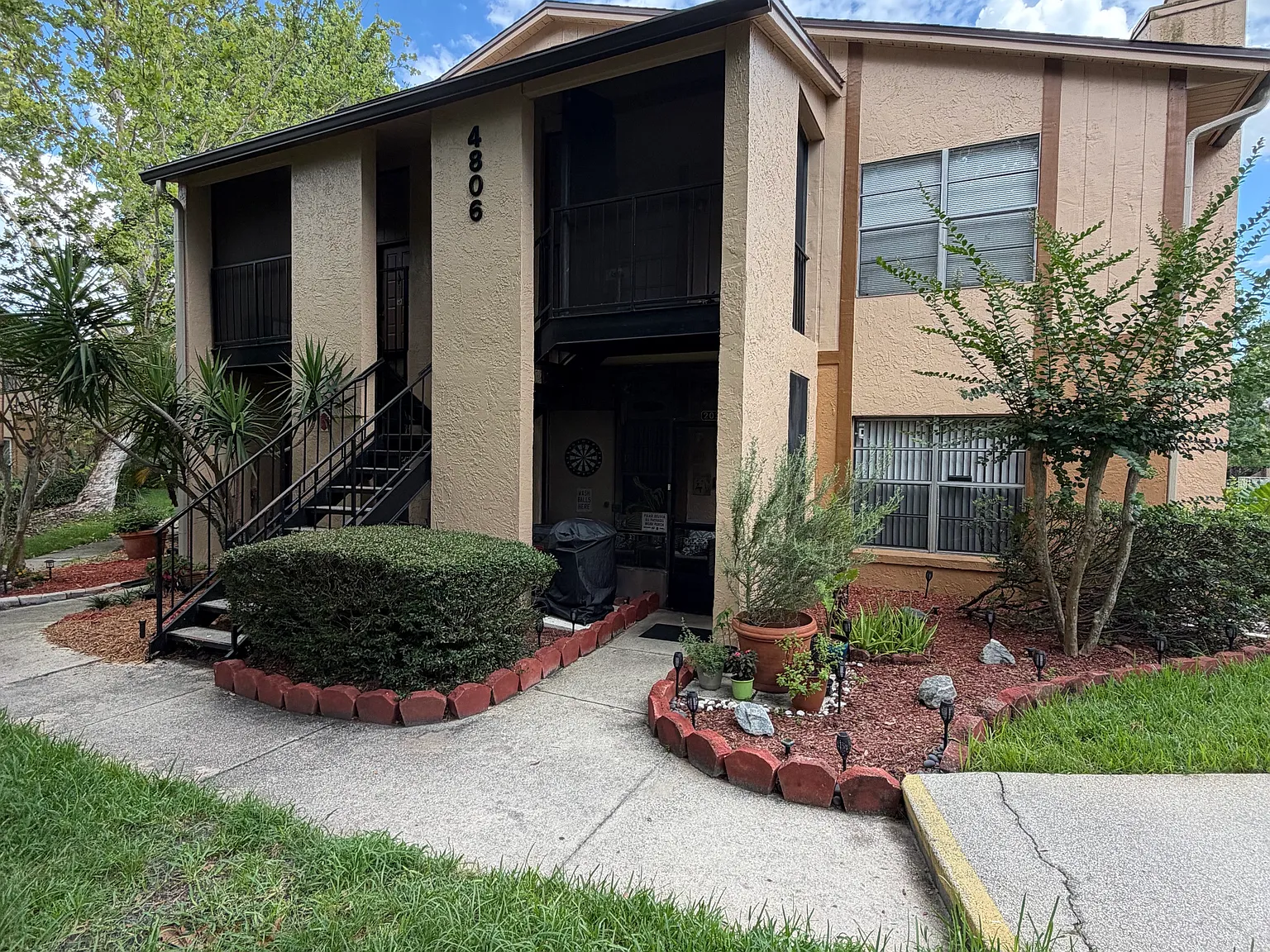 2 bed, 851 sqft, $1,550 — Photo 1