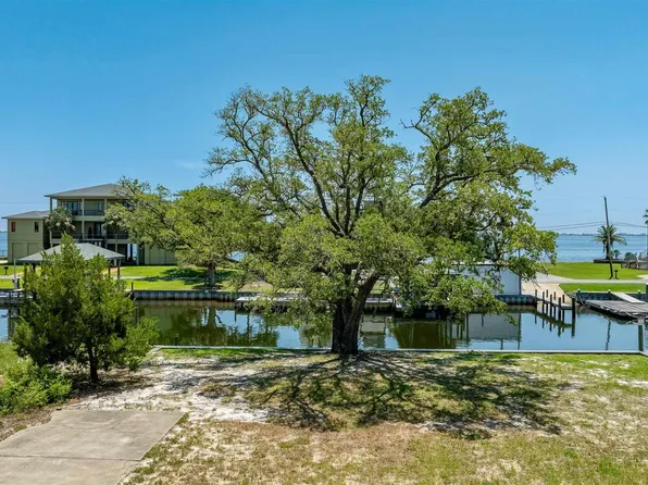2653 Bay St, Gulf Breeze, FL 32563