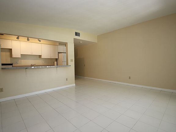 5th image of 2312 Belmar Dr #East