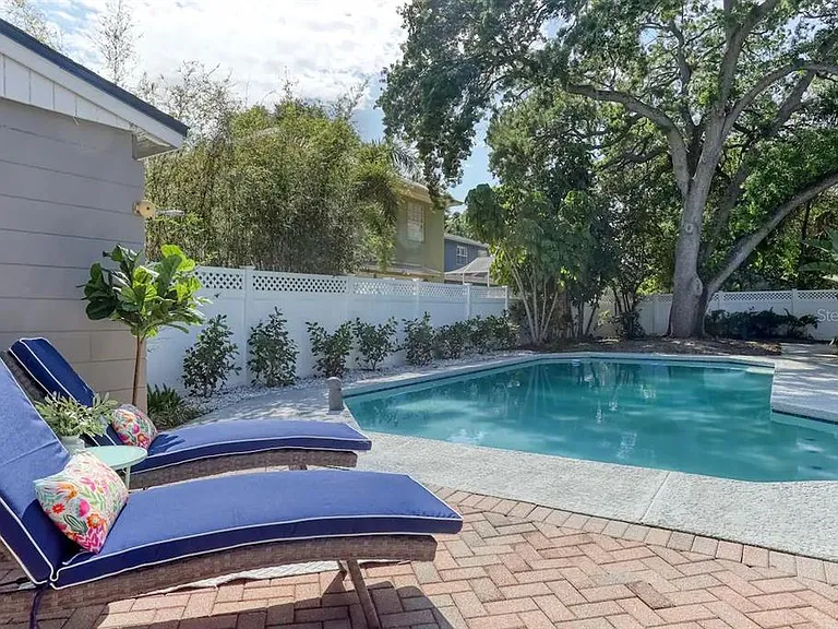 4014 W Palmira Ave — Photo 3