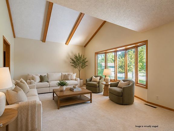 3rd image of 747 5th Ave NW