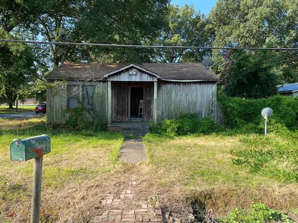 812 E 10th St, Stuttgart, AR 72160