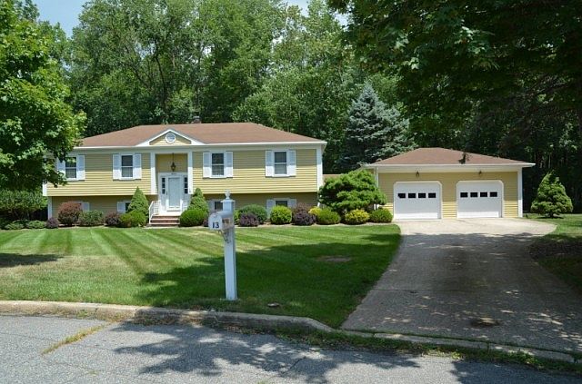 1st image of 13 Richlyn Ct