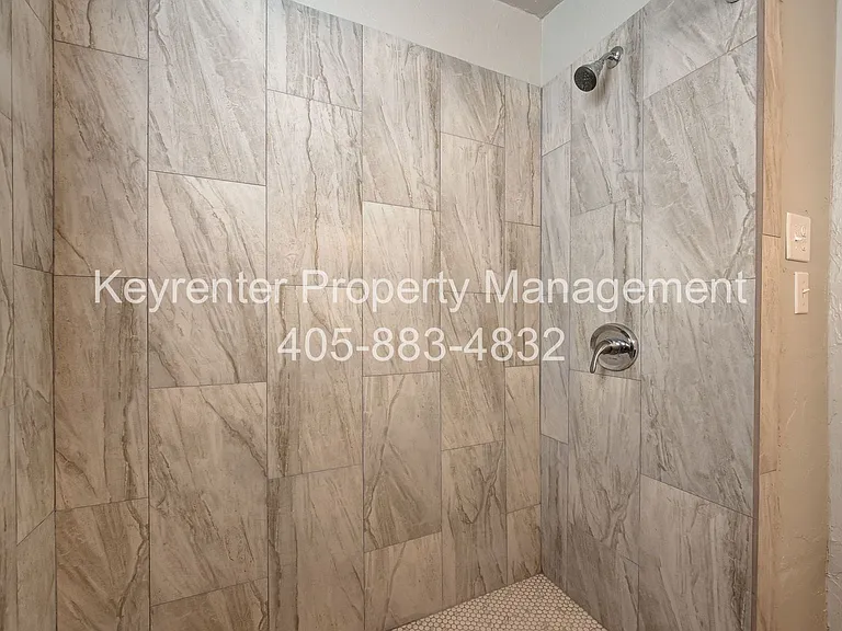 N Gatewood Ave Duplex — Photo 61
