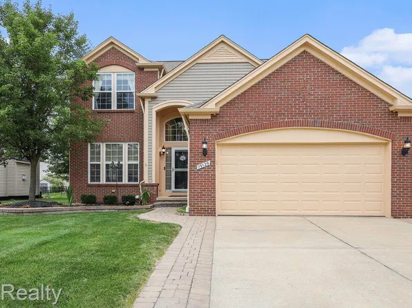 19129 Pembridge St, Macomb, MI 48042