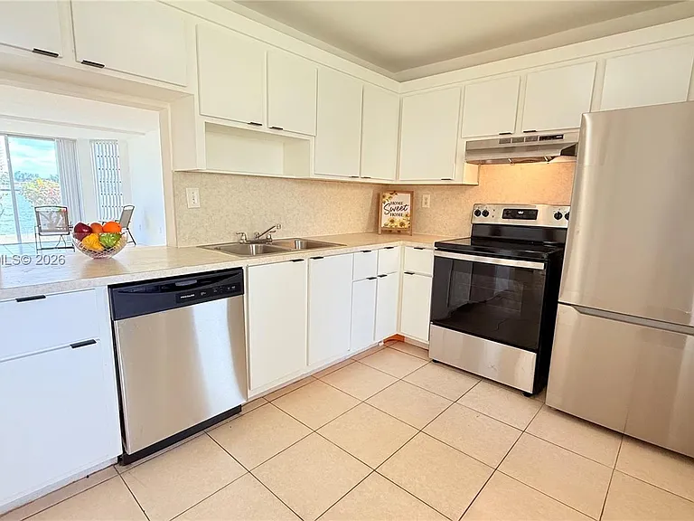 1302 NE 191st St #A118 — Photo 2