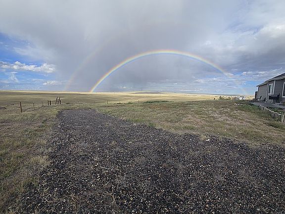 4th image of 730 N Table Mountain Loop