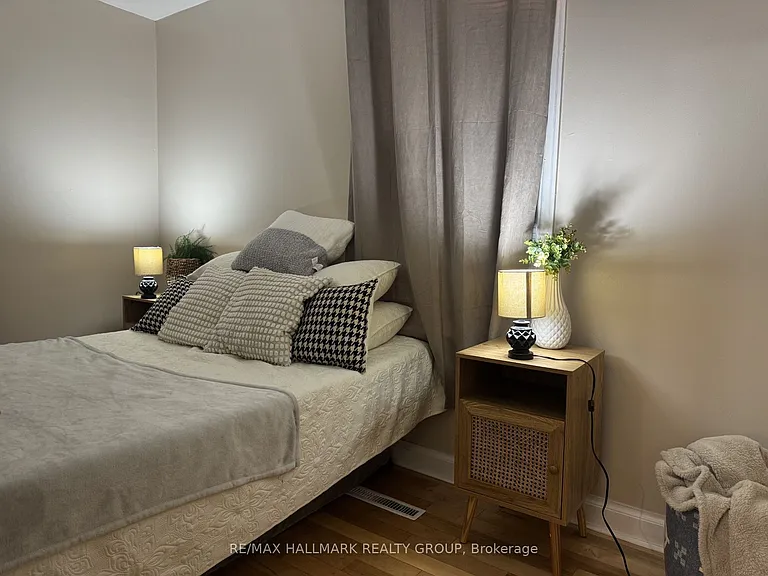 20 Russell St W #3 — Photo 9