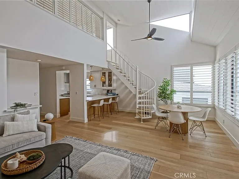 320 Marine Ave — Photo 4