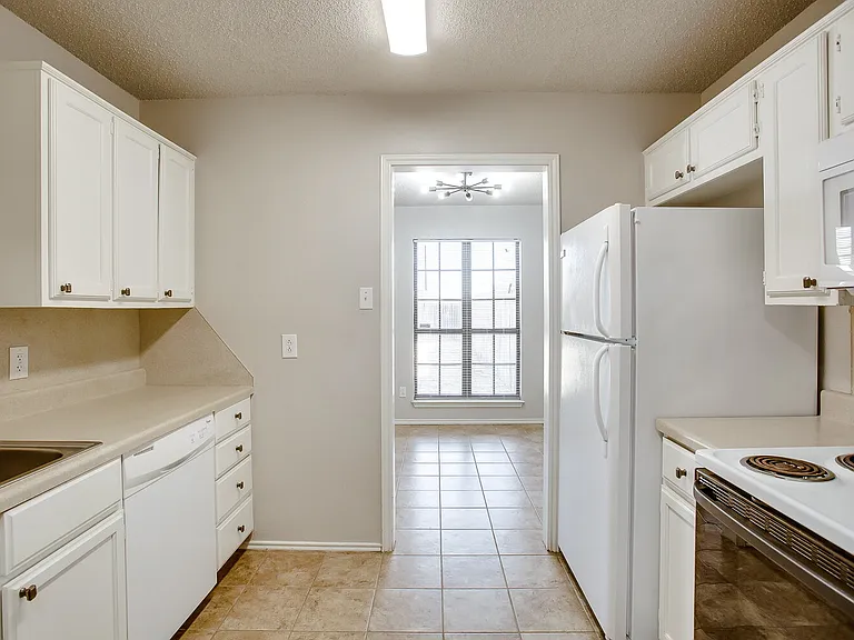 538 N Fulton Ave — Photo 7