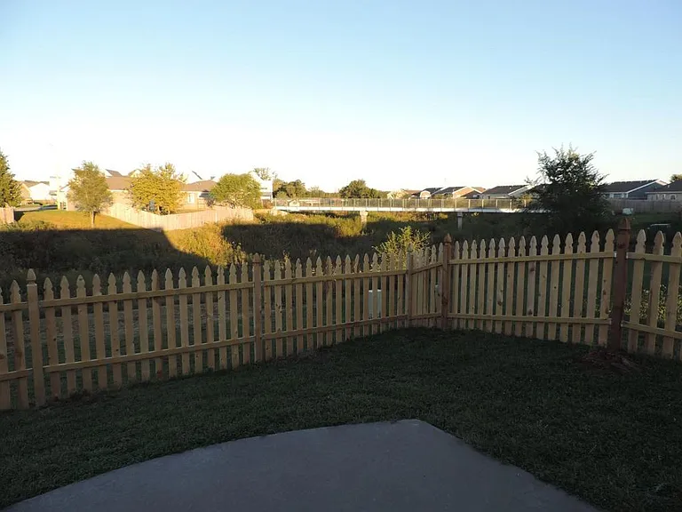 2720 Brookville Dr — Photo 8