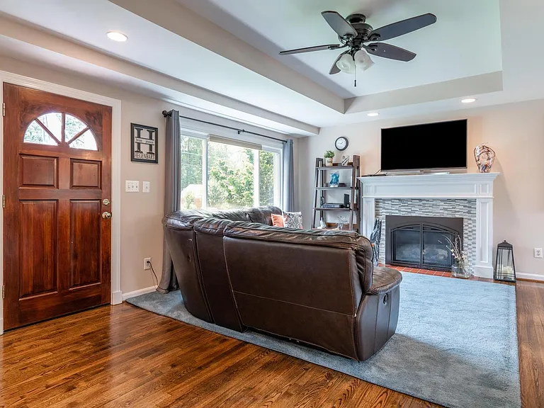 7322 Ronald St — Photo 3