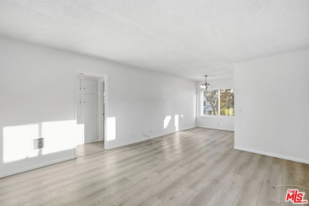 1 bed, 1.0 bath, 860 sqft, $1,950 — Photo 2
