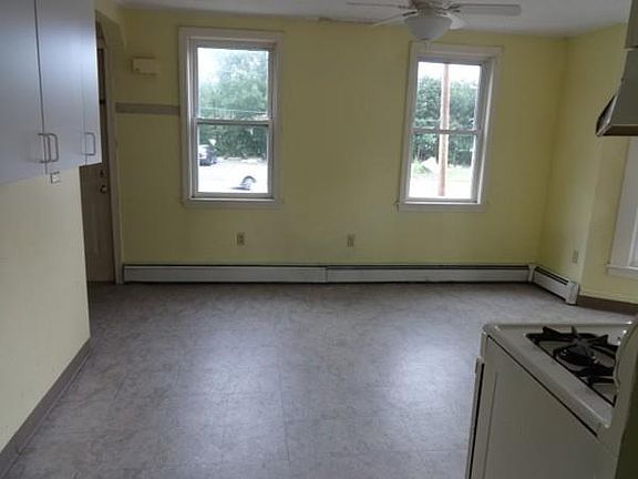 5th image of 92A Railroad St #92A