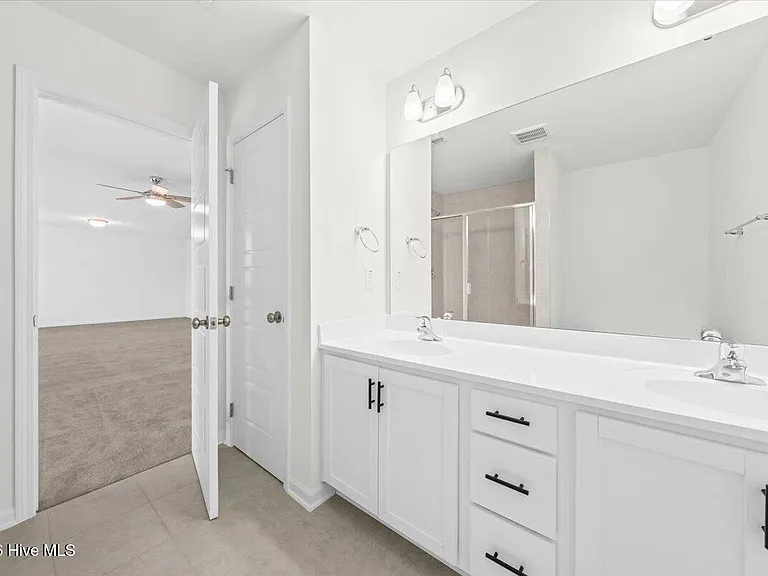 423 Bassett Ln — Photo 20
