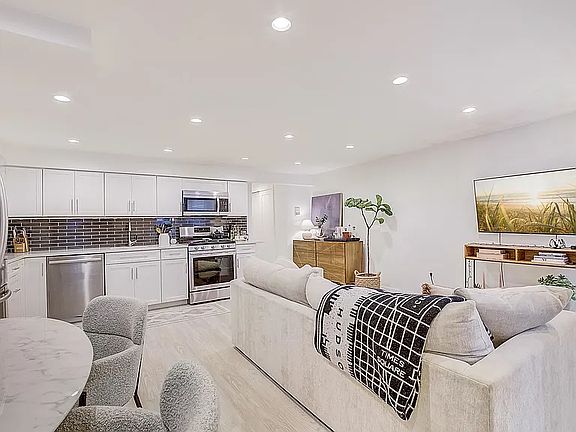3rd image of 152 6th St APT 1