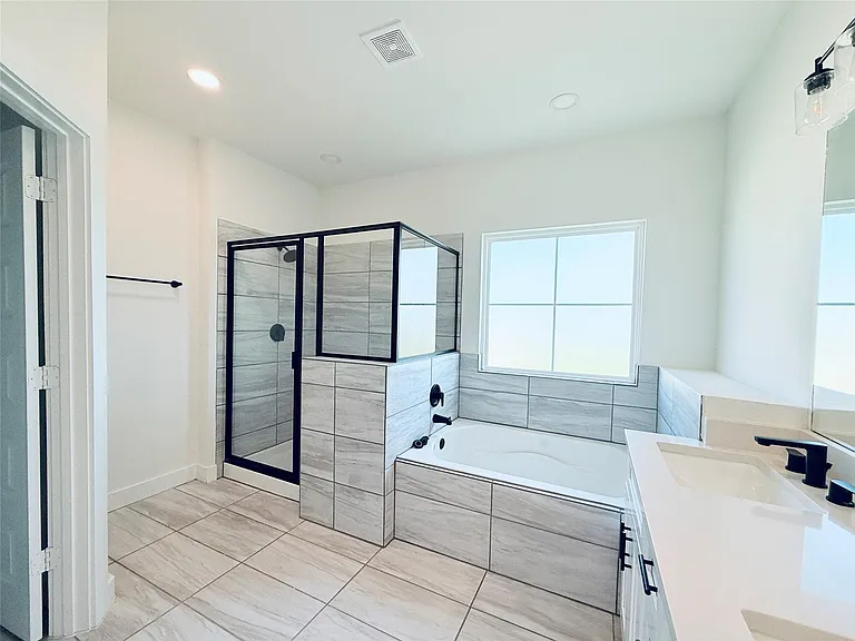 16575 Oasis Glade Dr — Photo 37