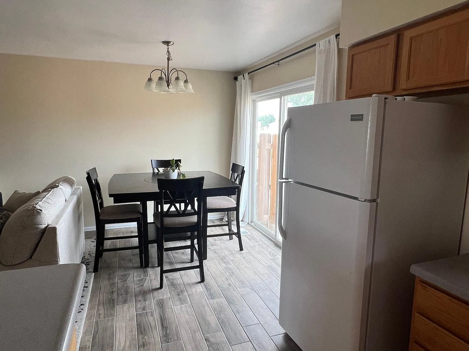 2 bed, 950 sqft, $1,400 — Photo 4