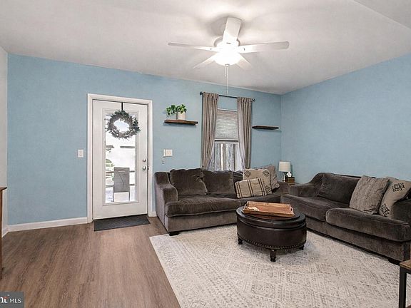 4th image of 75 Petersburg Ln