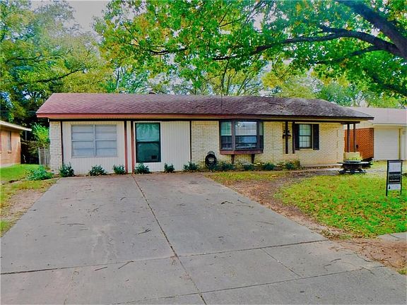2nd image of 214 White Oak Dr