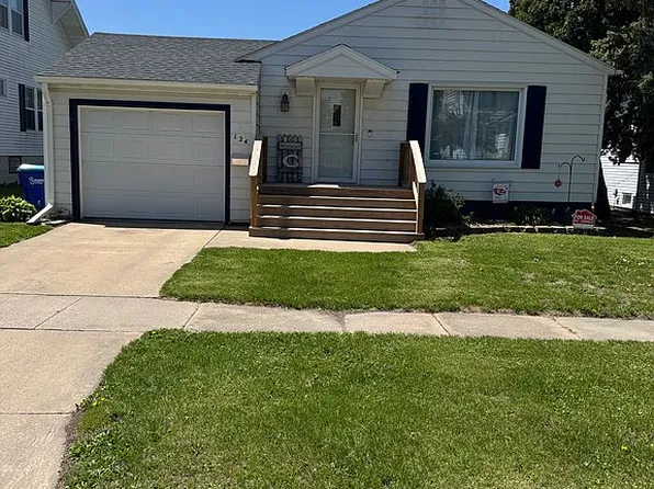124 7th Ave SE, Oelwein, IA 50662