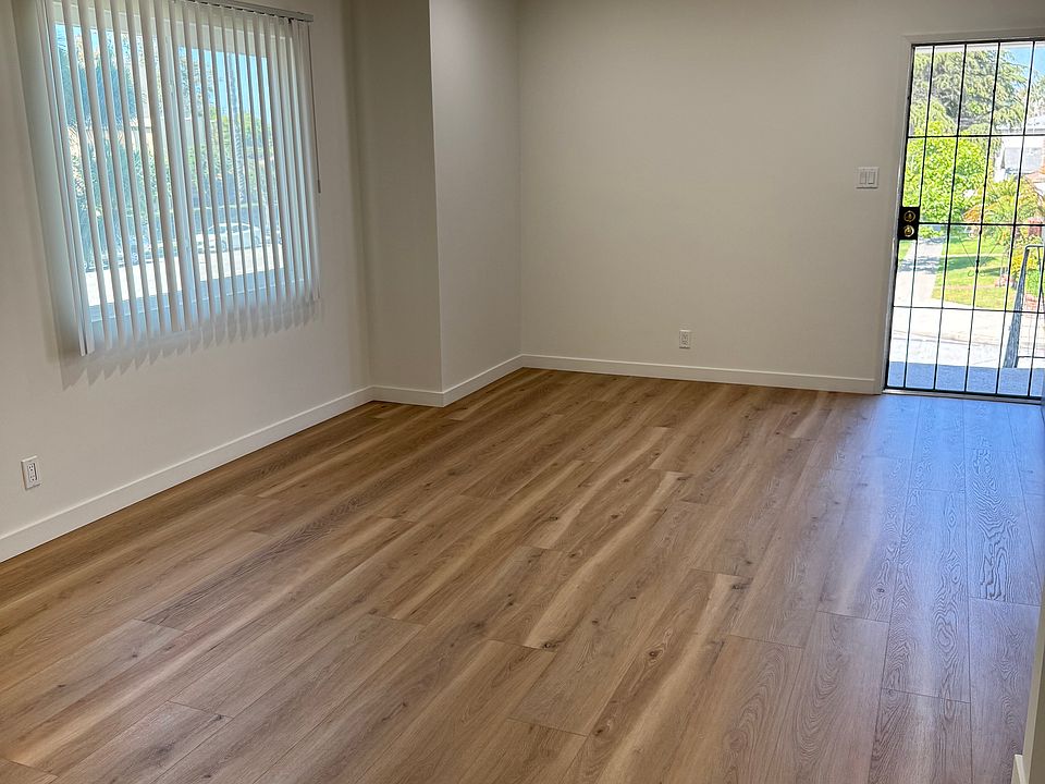 Spacious living room