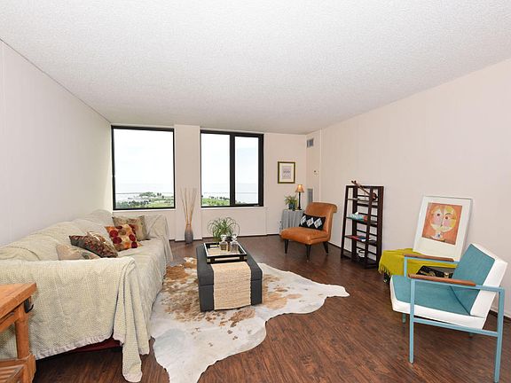 5th image of 929 N Astor St Unit 1706