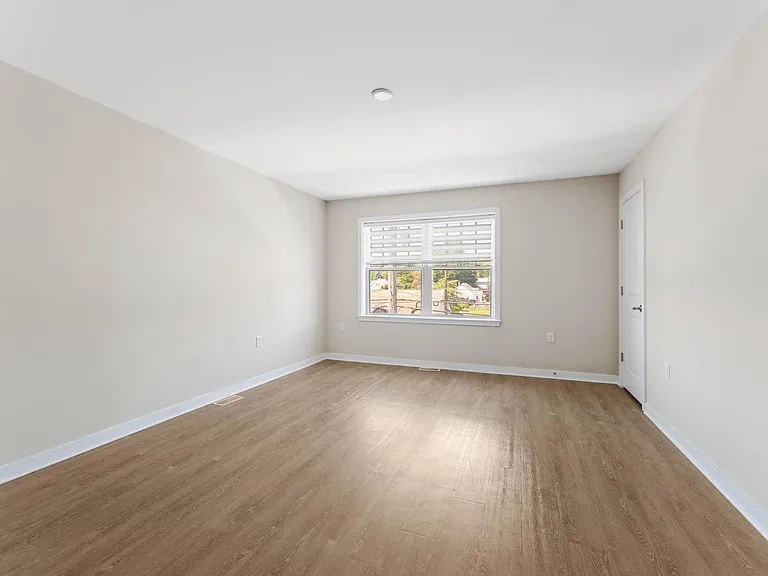 87 Main St #19 — Photo 11