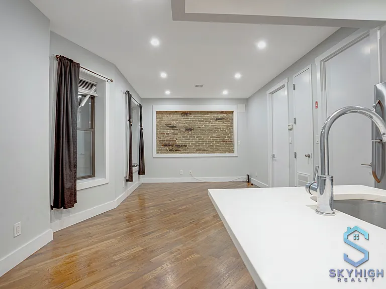 2061 Union St #2L — Photo 2