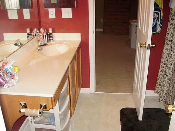 Bath w Marble Flrs Vanity