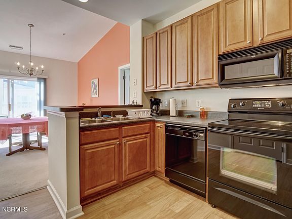 5th image of 213 Fullford Ln Unit 201