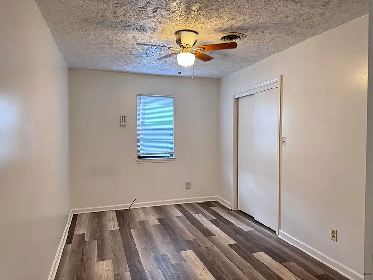 947 & 949 Charlotte St — Photo 11