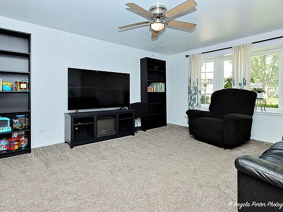 3rd image of 221 Serenade Ct