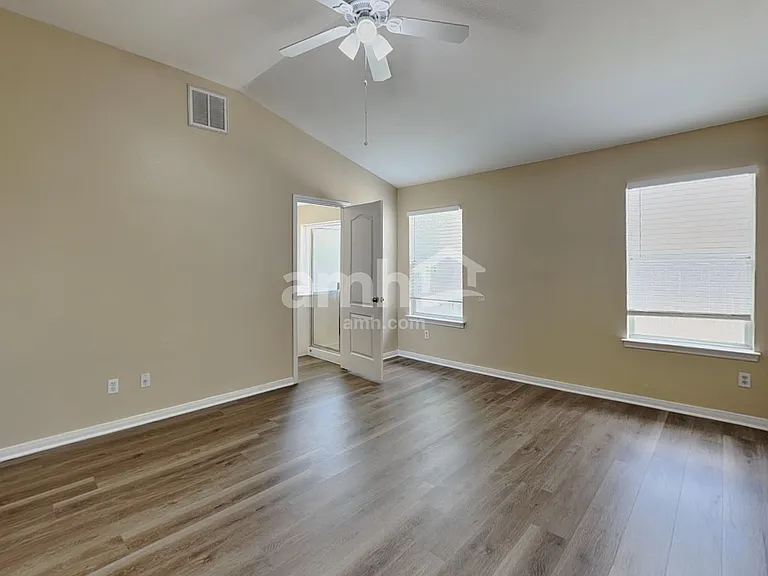 160 Bloomsbury Dr — Photo 9