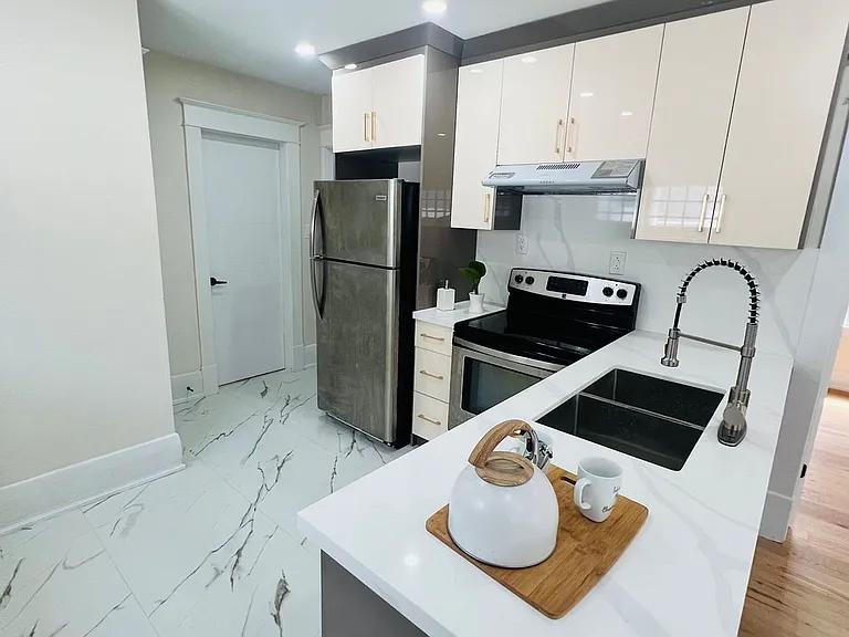 346 Wharncliffe Rd S — Photo 11