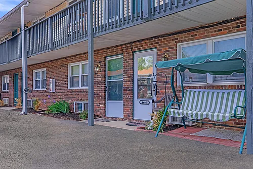 Spring Valley Flats Photo 1