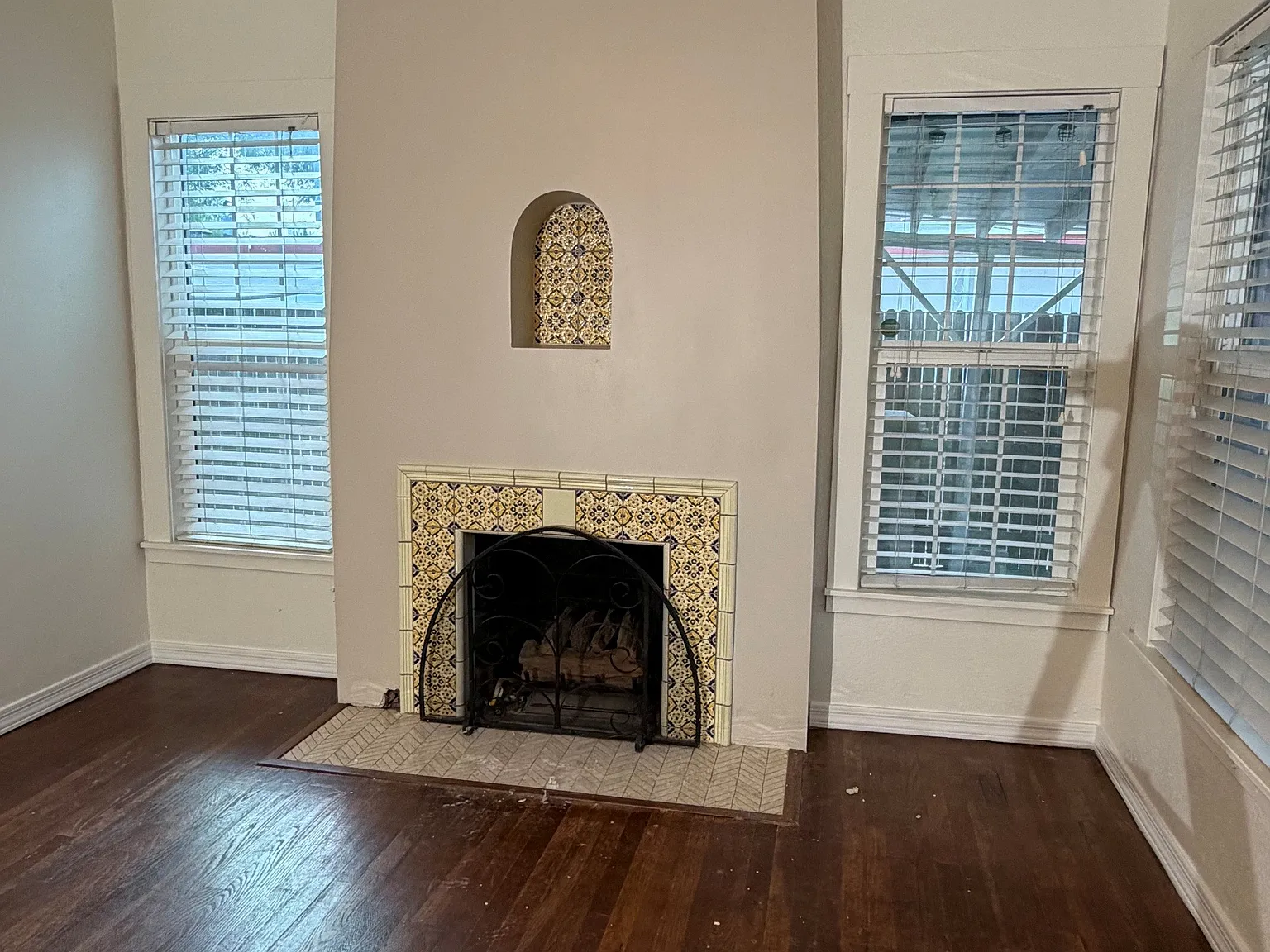 3 bed, 1269 sqft, $2,395 — Photo 3