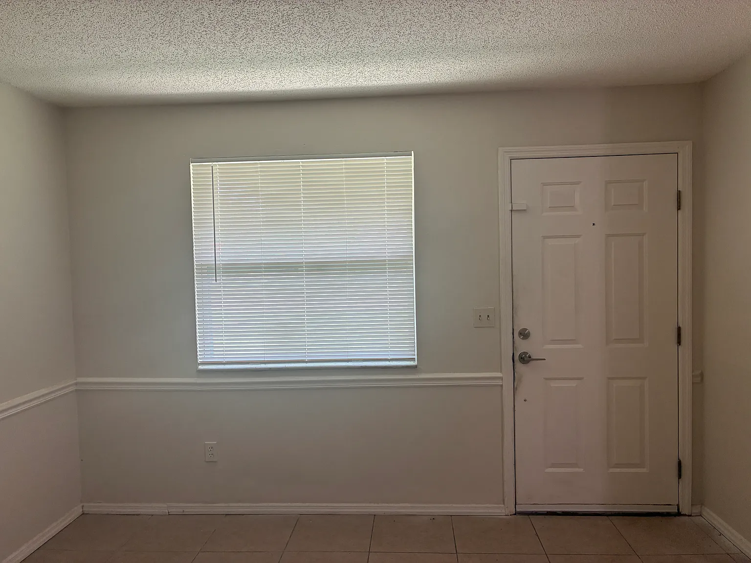 3 bed, 1032 sqft, $1,899 — Photo 4