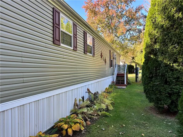 1526 Barefoot Ln, Caledonia, NY 14423