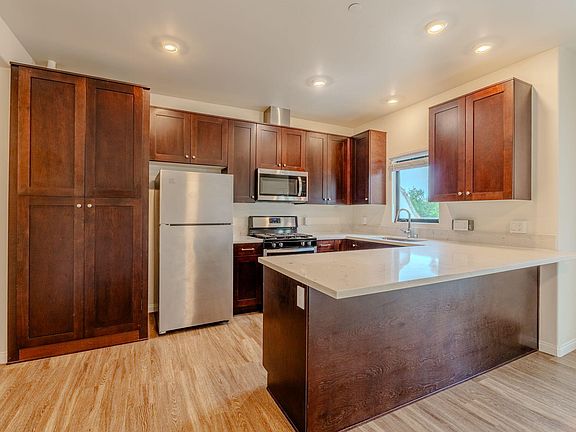 4th image of 920 Lowena Dr #3