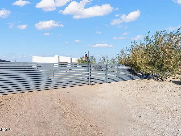 2252 E South Mountain Ave — Photo 6