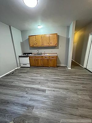 2nd image of 979 E 43rd St #14