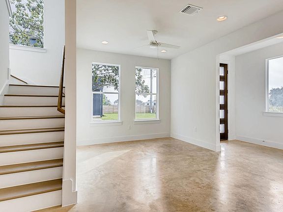 2nd image of 204 Montopolis Dr #A