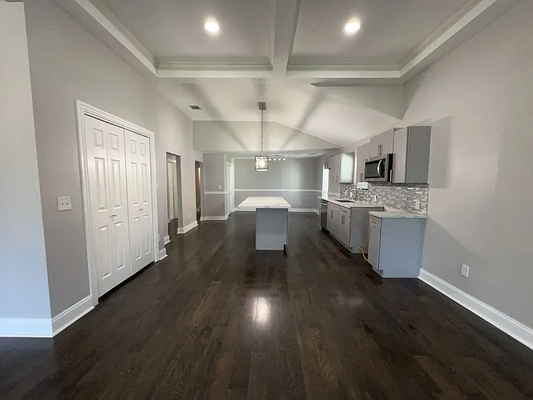 401 Walton St — Photo 11