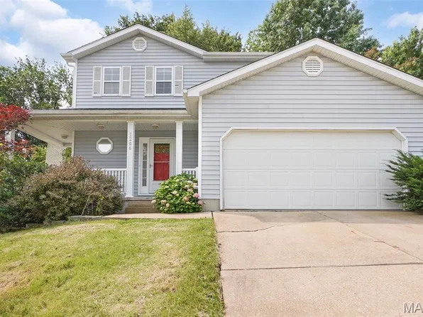 1206 Deer Run Dr, Washington, MO 63090