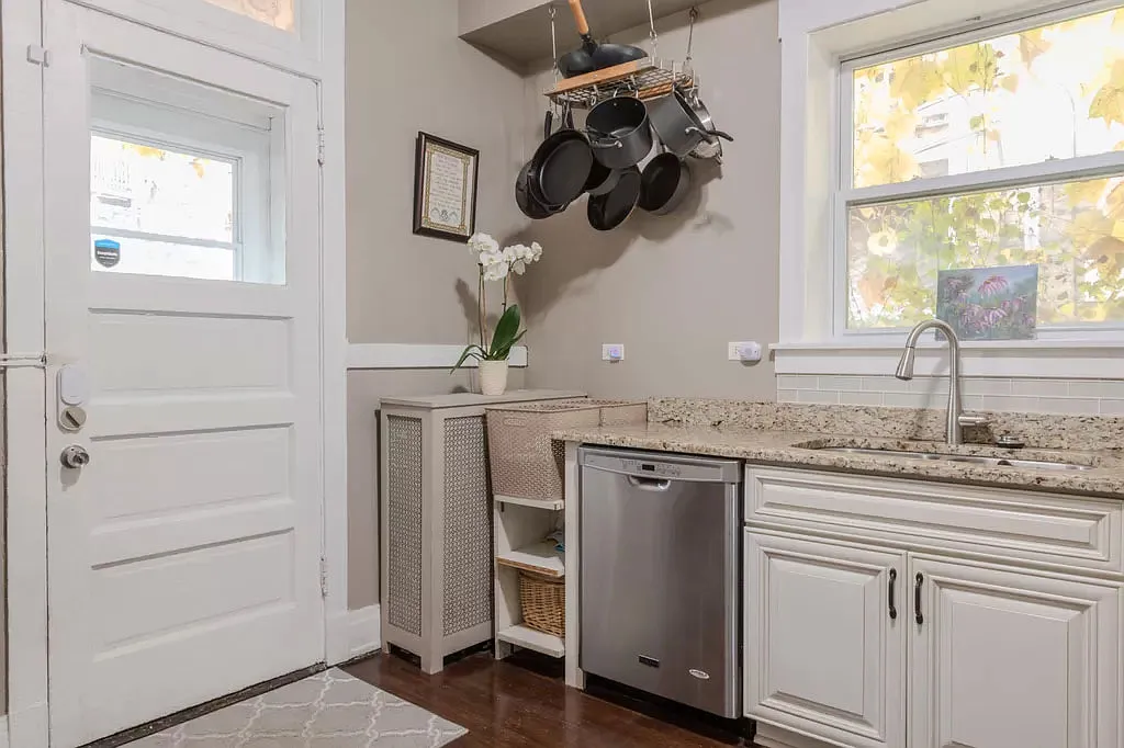 3 bed, 3200 sqft, $3,595 — Photo 3