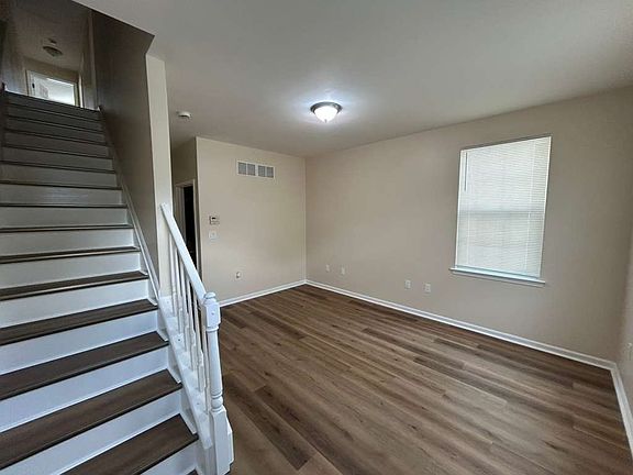 2nd image of 624 N Willow St