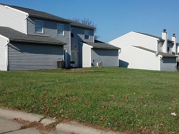 4th image of 3895-97 Carriage Hill Dr