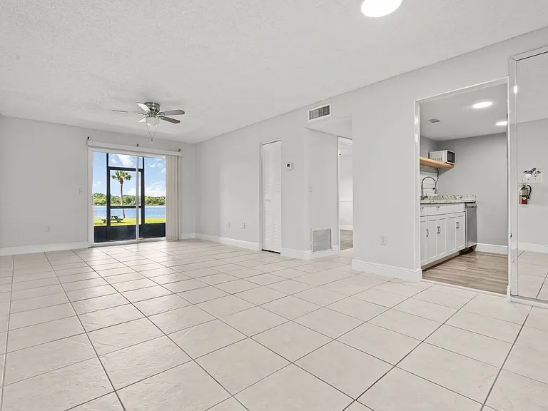 936 Lake Destiny C Rd — Photo 16